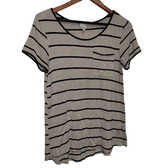 Cover Stitched Women's Top. Size Small.  Excellent Condition Pre-owned. - Picture 3 of 7